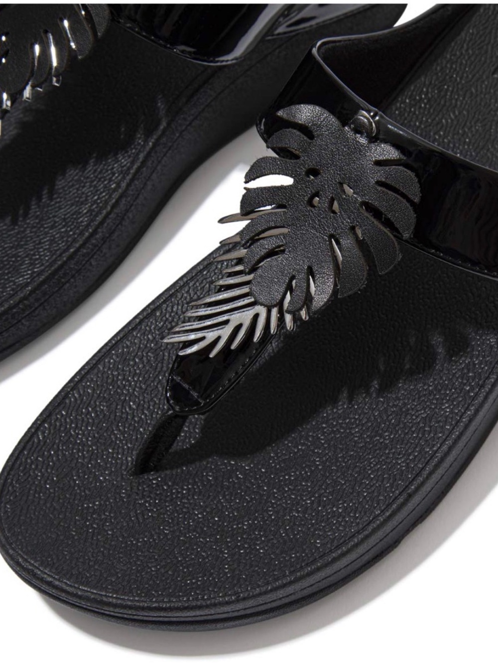 FitFlop Women's Fino Jungle Leaf Toe-post Sandals Flip-Flop Size: 8